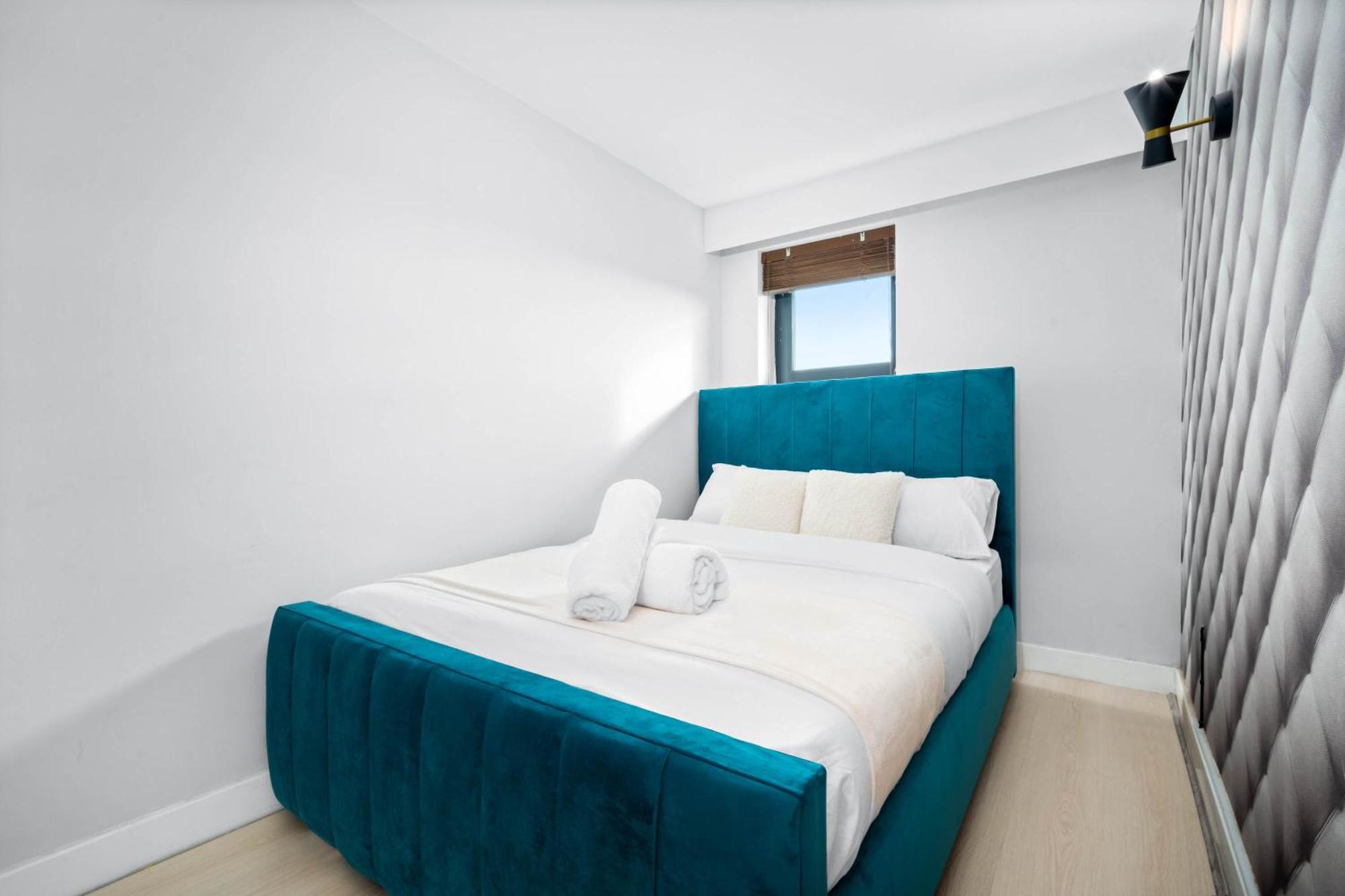 2 Bedroom With Parking Apartment *