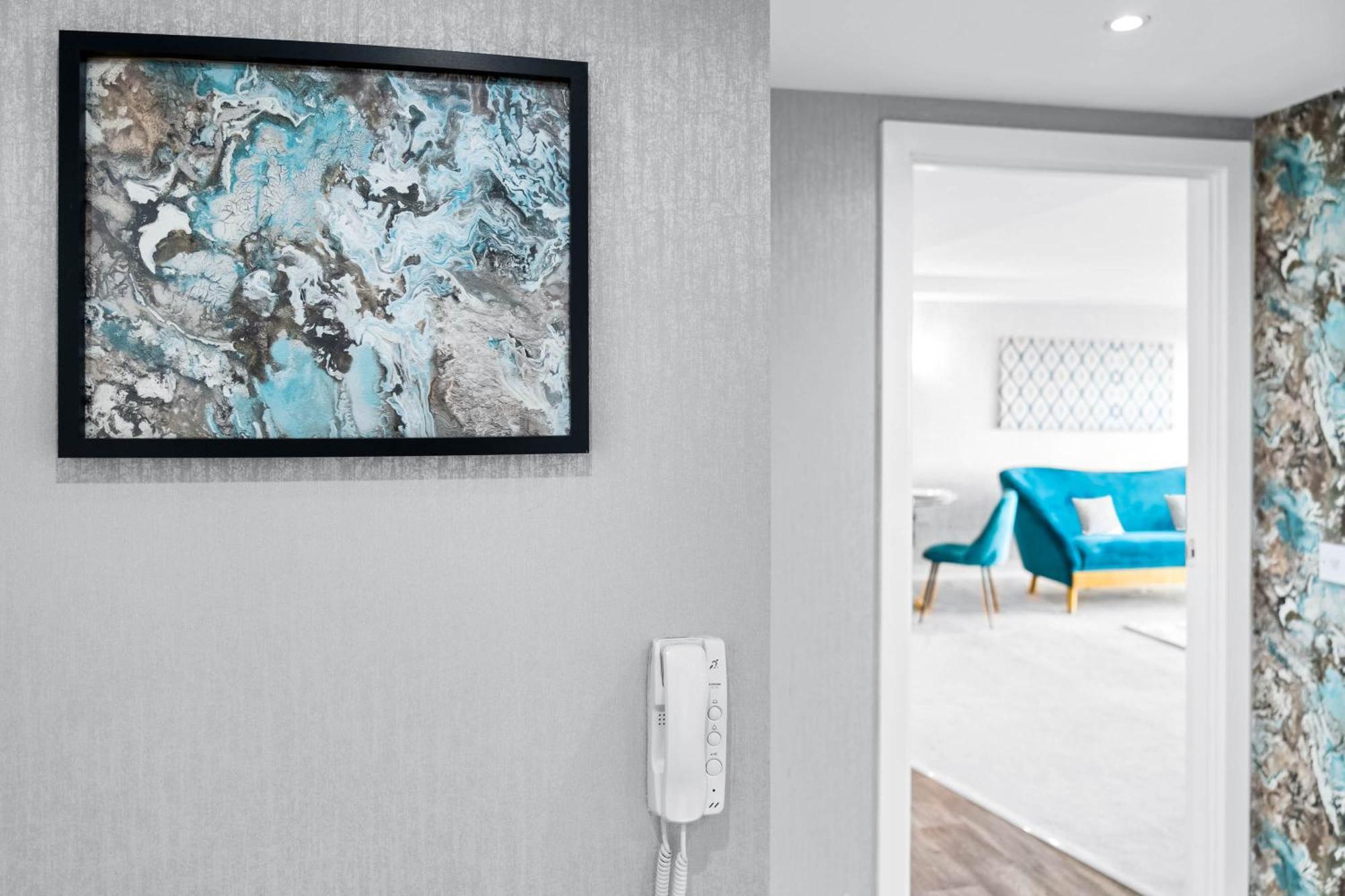 Apartment 2 Bedroom With Parking
